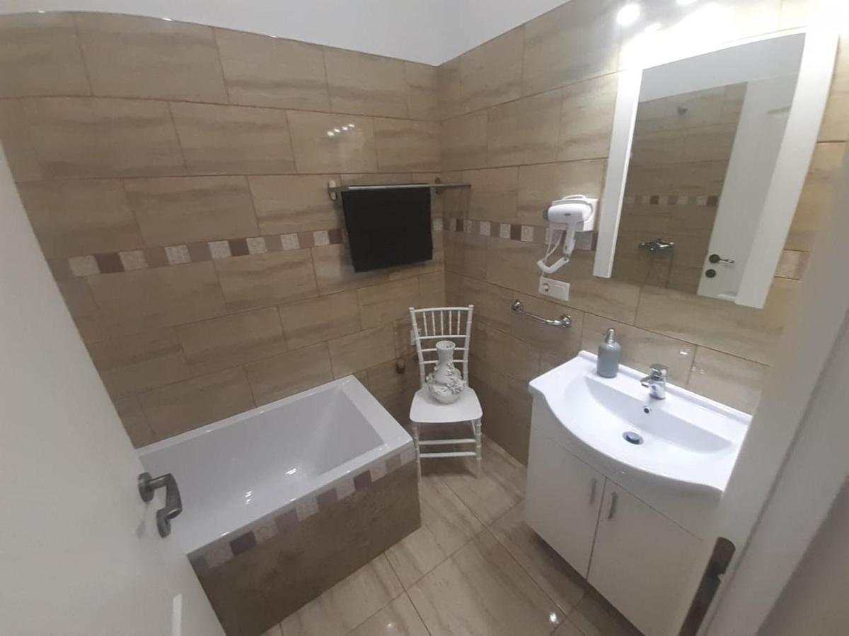 Apartament 2 Camere - Casa Divertis Бузау Екстериор снимка